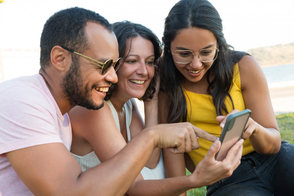 Transactional vs. Promotional SMS: Which Strategy Wins in 2025?